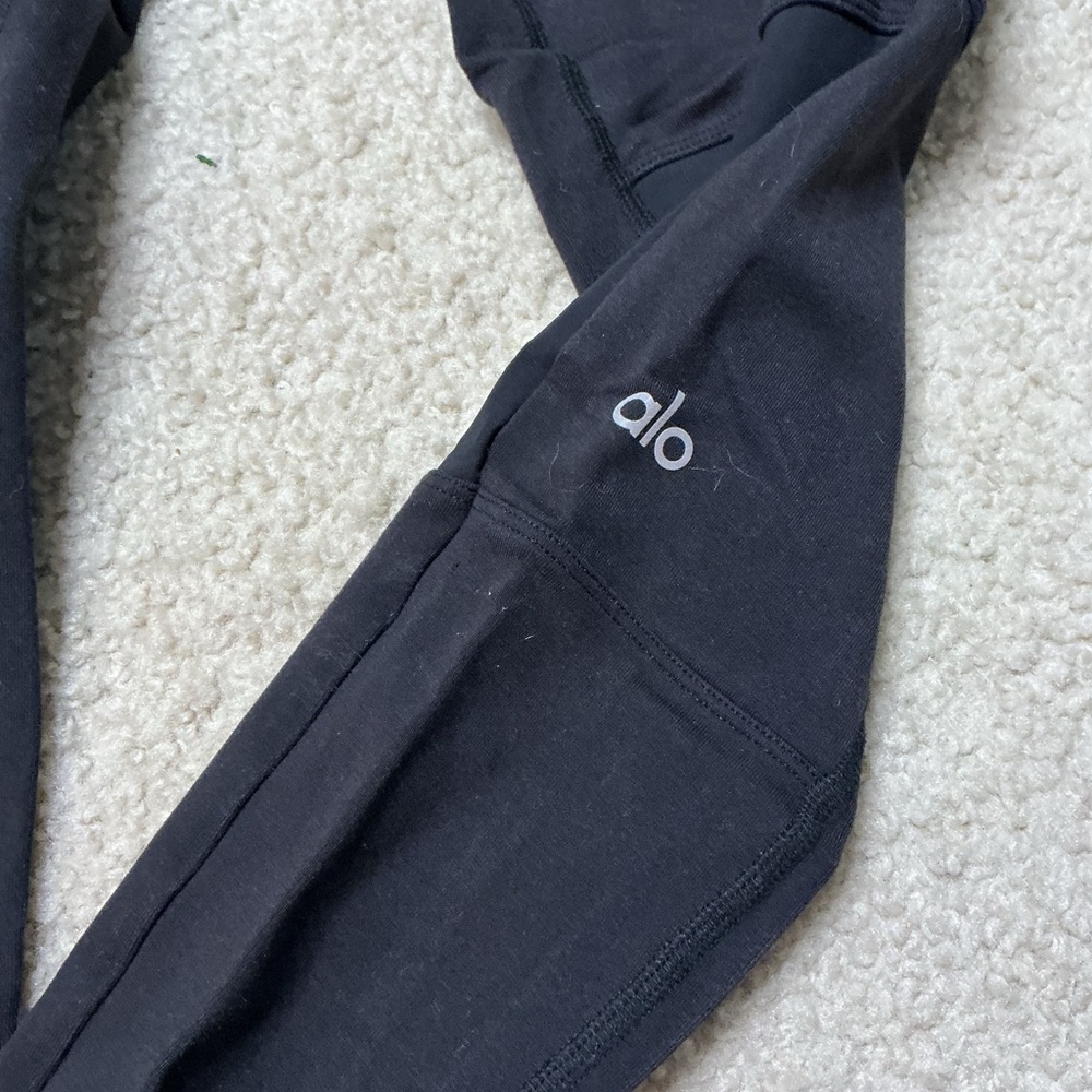 ALO Yoga Black cargo leggings - Picture 2 of 6